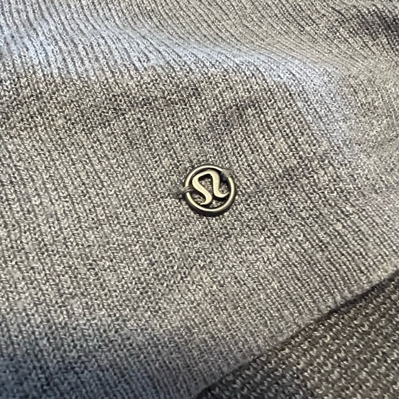 Gray Lululemon cardigan. With thumb holes - Picture 4 of 5